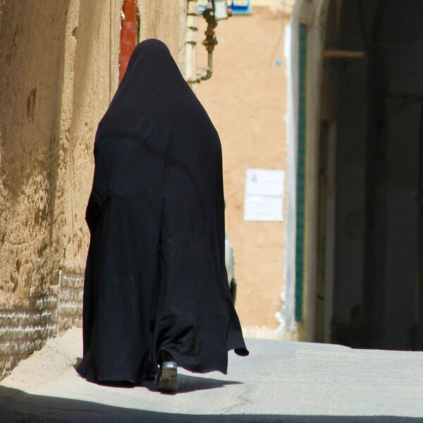 PRISTALA DA BUDE LJUBAVNICA 20 GODINA STARIJEM ARAPINU! Udala se i zbog para postala druga žena, a onda je...