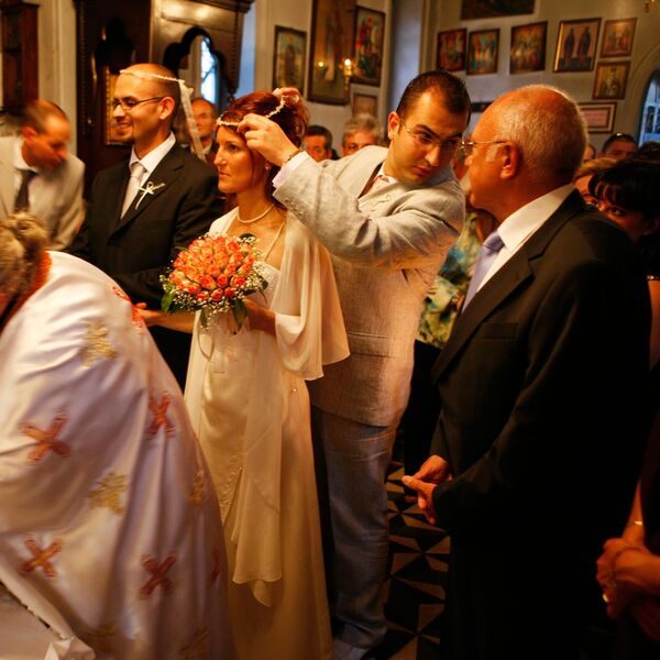 Da se čovek prekrsti! Srpkinja se zaljubila u brata i želi bebu sa njim - pop izbrojao krvno srodstvo pa odlučio