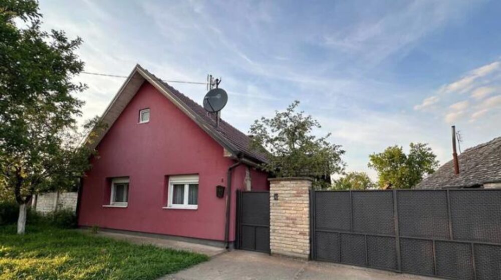 Prodaje se kuća u blizini Bačke Palanke