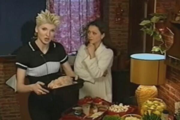 Oko nje nemaština, stančić dva sa dva! Ovde je živela Jelena Karleuša pre luksuza, snimak za nepoverovati