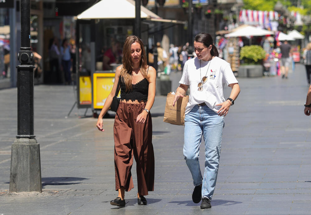 I danas toplo i sunčano, temperatura preko 30 stepeni: RHMZ objavio kada stižu pljuskovi sa grmljavinom