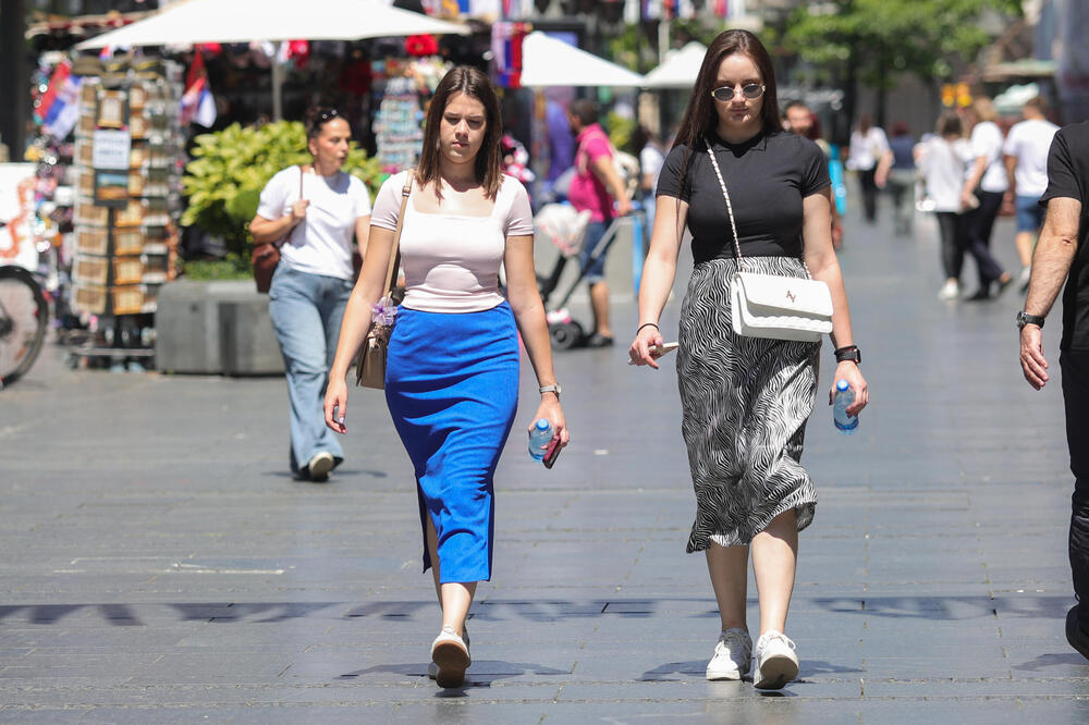 Jutro sveže, a u toku dana preko 30 stepeni: RHMZ objavio gde će biti pljuskova sa grmljavinom