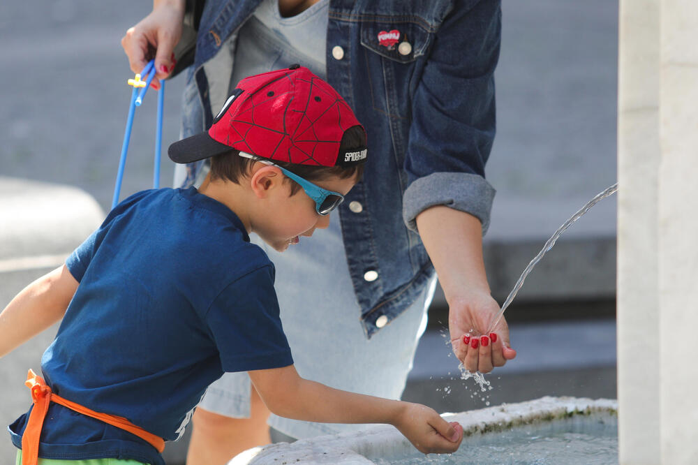 Toplotni talas okovao zemlju, a vrhunac pakla tek sledi! Reči doktora uznemirile naciju, ljudsko telo se ne....