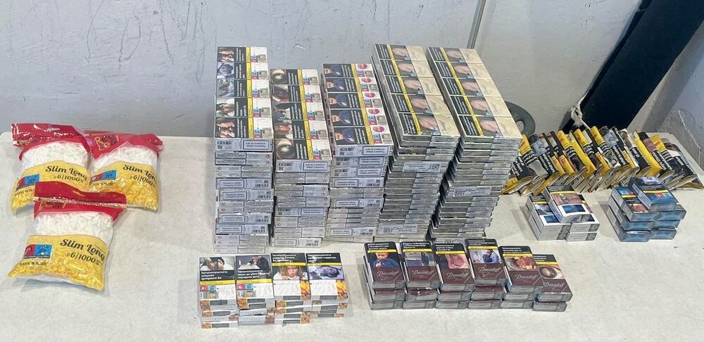 Cigarete i duvan u krovu i sedištima