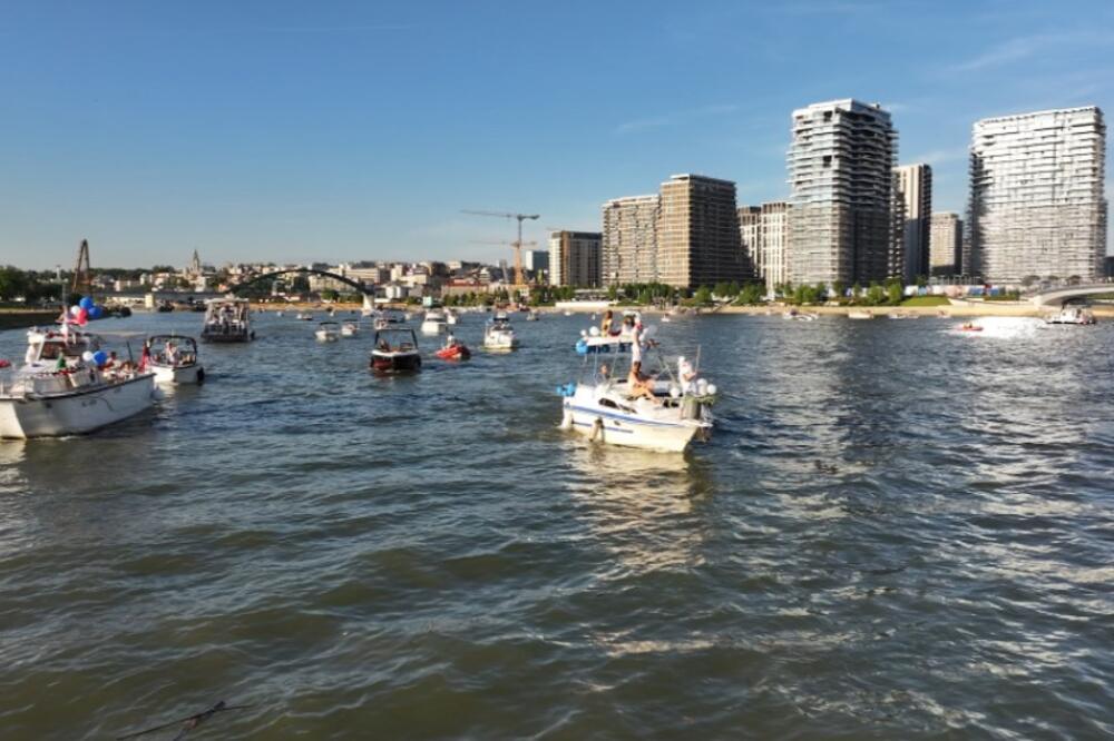 „Karnevalom brodova” završeni „Beogradski dani porodice”: Spektakularna parada na vodi