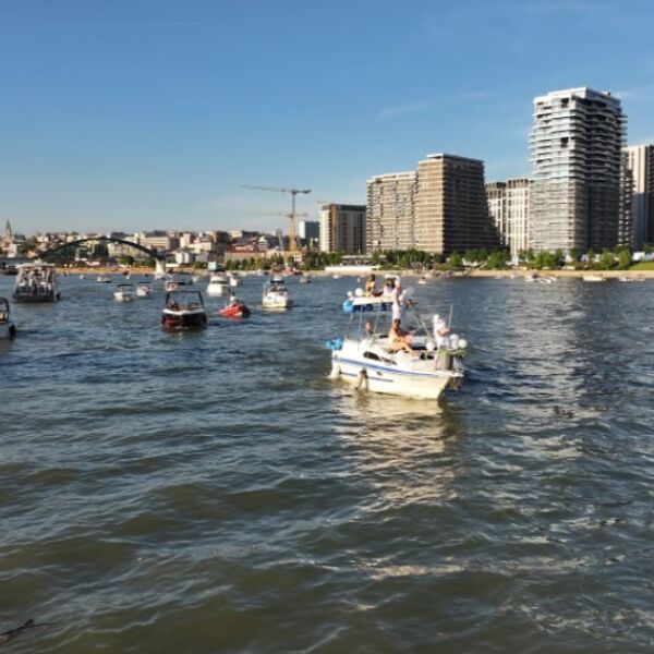 &bdquo;Karnevalom brodova&rdquo; završeni &bdquo;Beogradski dani porodice&rdquo;: Spektakularna parada na vodi