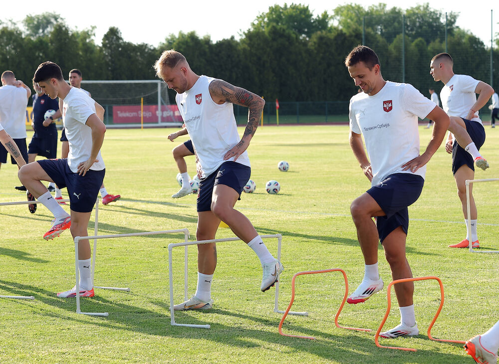 Fudbaleri Srbije se vredno spremaju za duel u Tirani