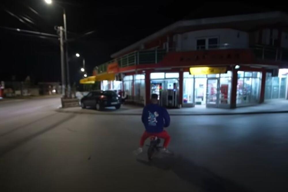 Pa šta to uradi, čoveče? Srpski jutjuber ponovo šokirao pratioce, seo na motor i uleteo u izlog - ŠOK SNIMAK