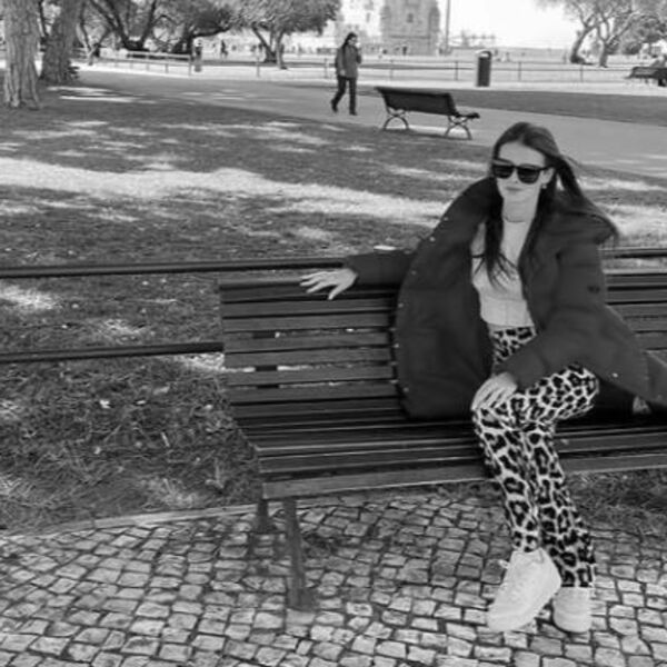 Užasni snimci sa nadzornih kamera prikazuju muškarca u crnom kako prilazi Teodori i... Svedoci izneli šok detalje