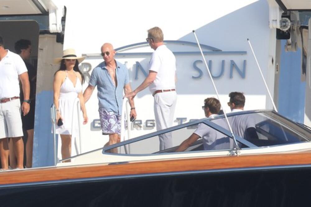 Bezosova luksuzna mega jahta stigla u Split, da li je na njoj i slavni par? Džef i Lauren se žene, ovo su detalji!