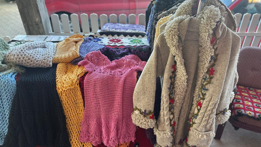 Milica sa deset godina naučila da štrika