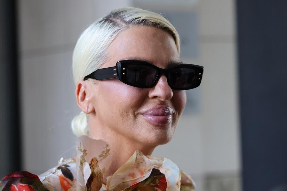 Udaje se Jelena Karleuša! Ovom poznatom muškarcu je rekla "da", pala veridba