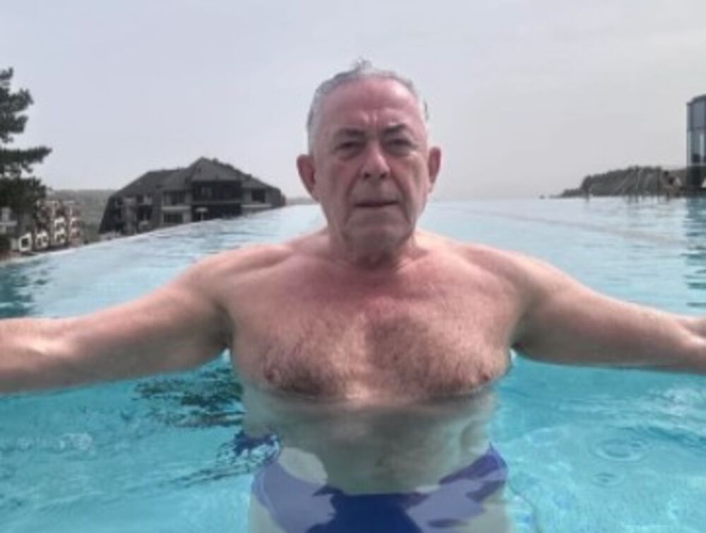 Mima Karadžić go u bazenu