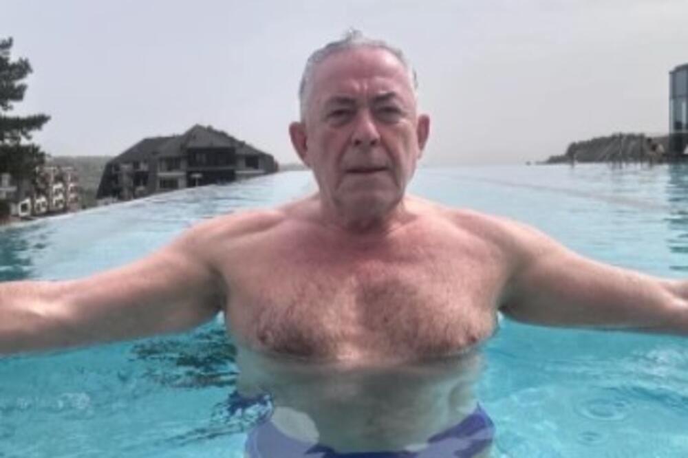 Mima (70) pokazao šta ima! Sada je jasno zašto mu je u krevetu 35 godina mlađa - bez stida se ogolio i...