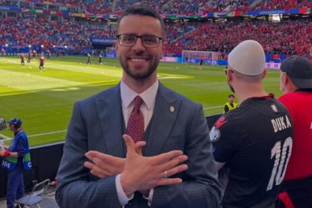 Albanski novinar koji je izbačen sa EP nema stida! Širi mržnju i poziva fudbalere da pokažu "dvoglavog orla"