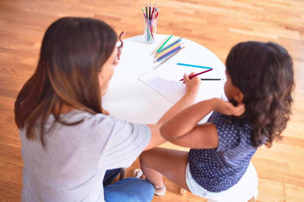 DEVOJČICA IMA 5 GODINA, A VEĆ JE ŠALJU KUĆI ZBOG NEPRIMERENE ODEĆE? Šok u vrtiću - roditelji ZABRINUTI ZBOG ODLUKE