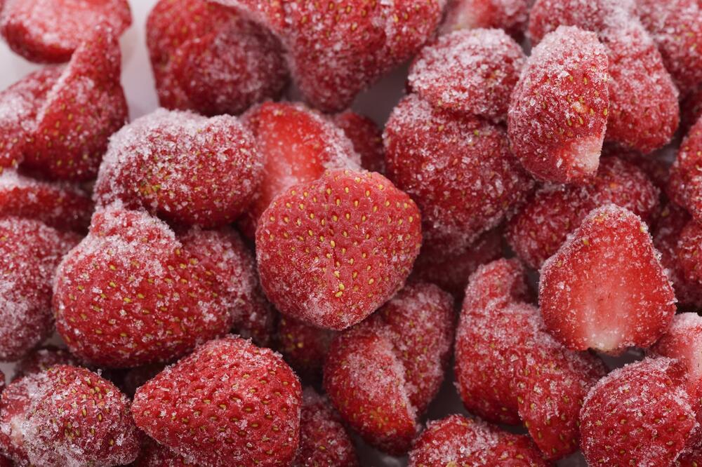 Konzumacija može predstavljati ozbiljan rizik po zdravlje: Opasan pesticid pronađen u jagodama iz Srbije!