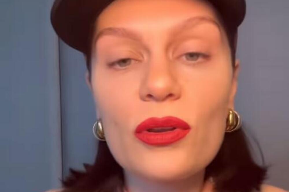 Loše vesti! Pevačica se povlači jer ima rak!