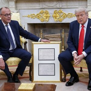 TRAMP ŽESTOKO NAPAO MERCA: "On ne zna o čemu priča"