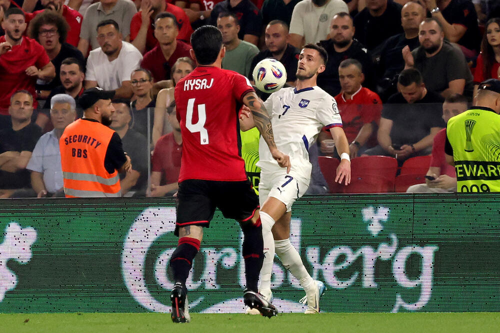 Reprezentativac Srbije pogođen svim i svačim u glavu prilikom izvođenja kornera! (Video)