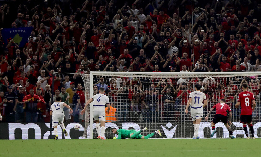 Trenutak kada je Đorđe Petrović odbranio penal na utakmici Albanije i Srbije