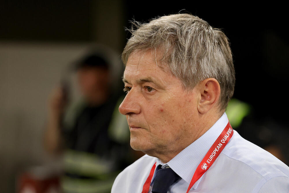 Piksi pobesneo na konferenciji: Majstore, jel sam ja kriv što me ne razumeš? Glup si!