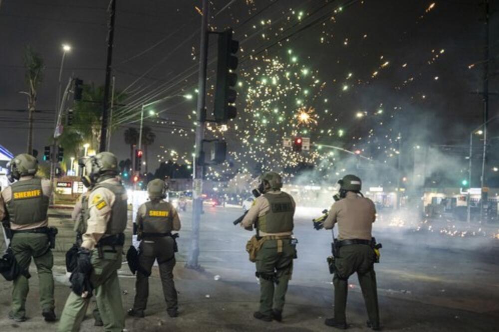 Hitna mobilizacija, garda ulazi u Los Anđeles za 24 sata: Rastu strahovi od krvavog scenarija, Tramp ne odustaje!