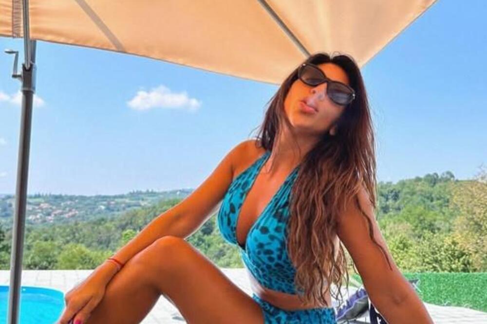 Ako vam je već vruće, spremite se na topljenje! Skinula se Kaja Ostojić, pevačica podigla pritisak - padaju vilice!