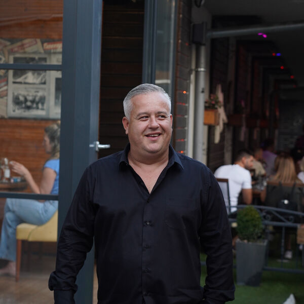 Pevač za jedno veče zaradio 60.000 evra! Neverovatne cifre obrće po nastupu, a ovog se posebno seća!