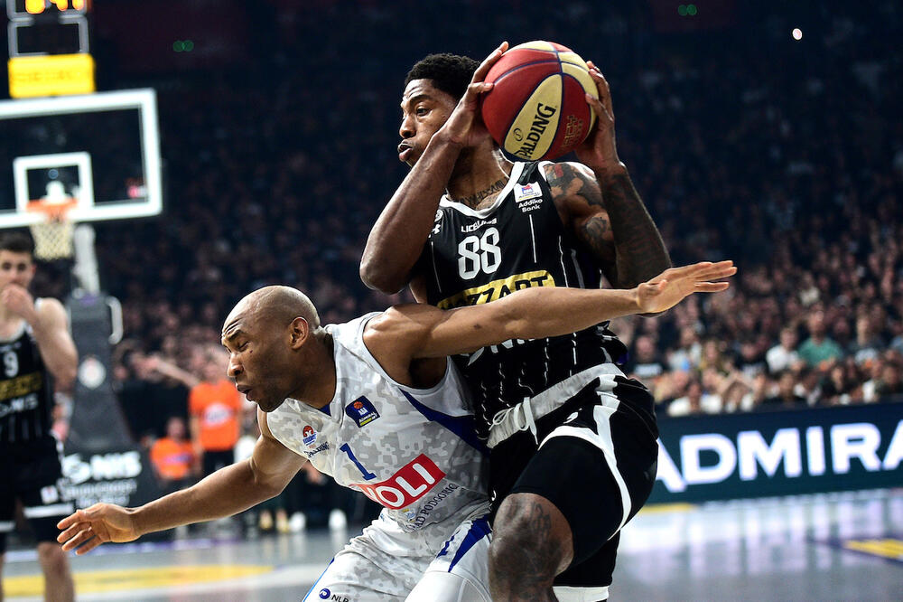 Grotlo Beogradske arene progutalo Budućnost! Partizan na korak do titule (Foto)