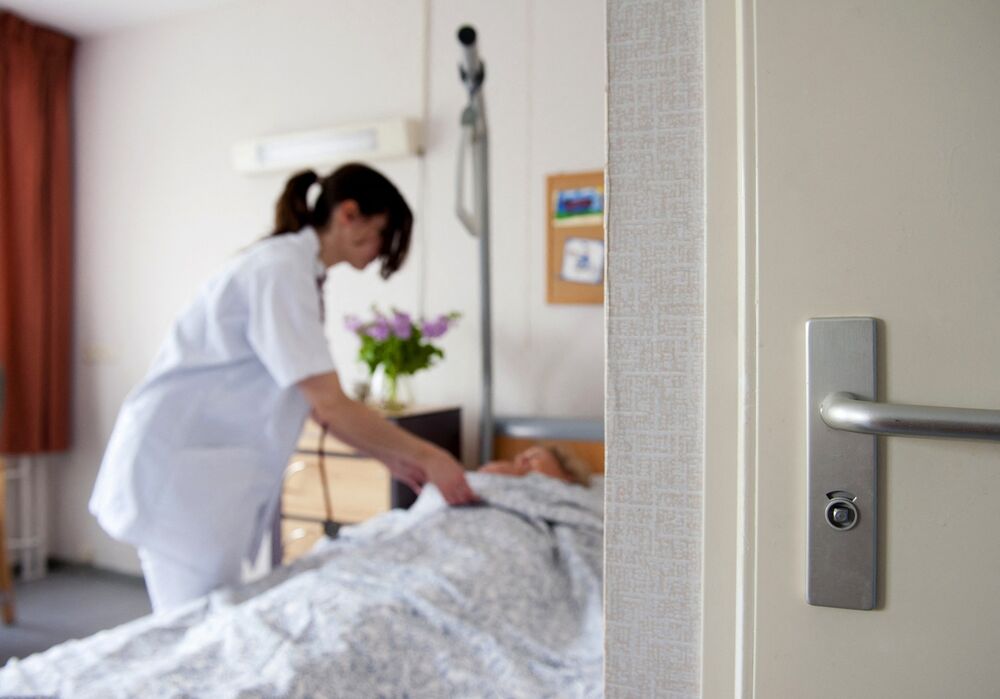 V Sloveniji bo referendum o pomoči pri umiranju potekal 23. novembra