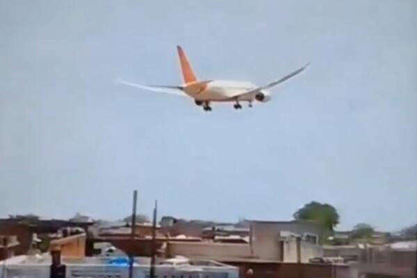 Ovo je trenutak pada aviona sa preko 200 putnika! Srušio se 5 minuta nakon poletanja, isplivao jeziv snimak (VIDEO)