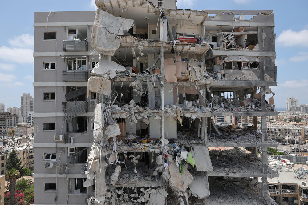 "Molimo Trampa da uđe i reši problem": U napadu Irana na Izrael uništen neboder u predgrađu Tel Aviva