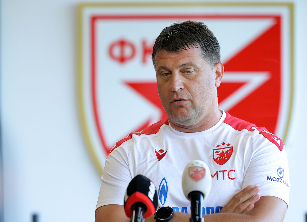 Vladan Milojević, trener Crvene zvezde na prozivci
