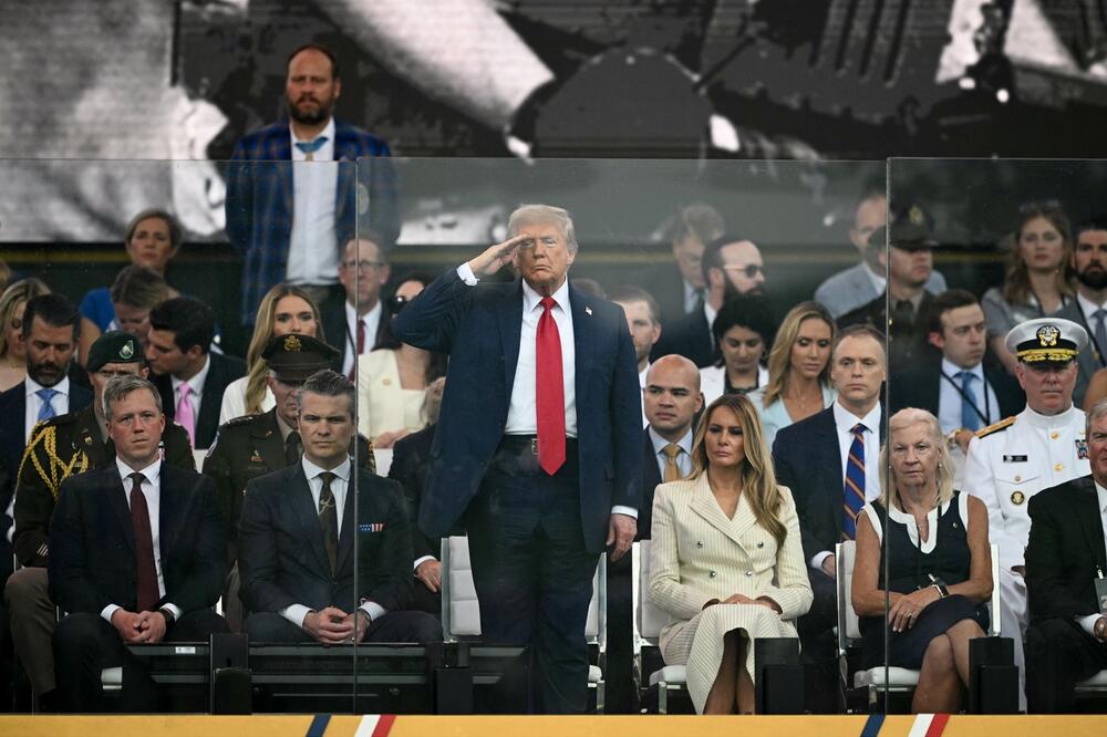 Tramp puko 75 miliona za rođendan, a Melanija... Isplivao šok snimak zanosne Slovenke, gledajte šta radi! (VIDEO)