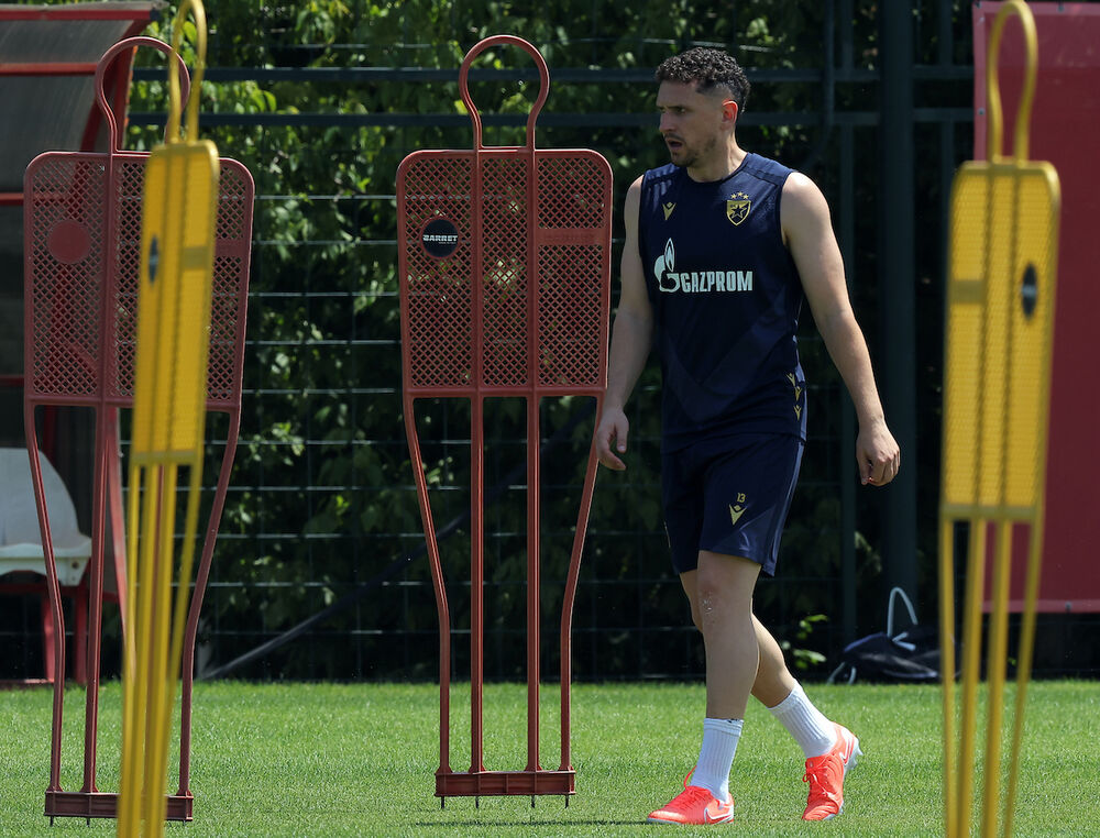 Miloš Veljković na prvom treningu Crvene zvezde u novoj sezoni