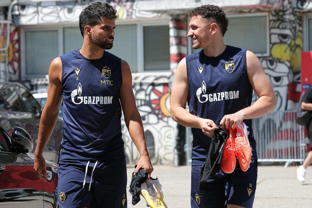 Mirno spavaj, nano, sve je zaključano (Foto)