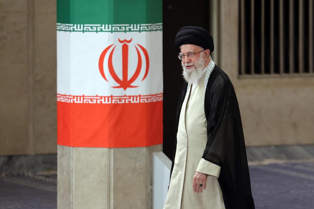 JEDNA OD NAJVEĆIH SVETSKIH SILA NAORUŽAVA IRAN DO ZUBA Amerikanci i Izraelci će da pozelene: Stižu brutalne J-20KE!