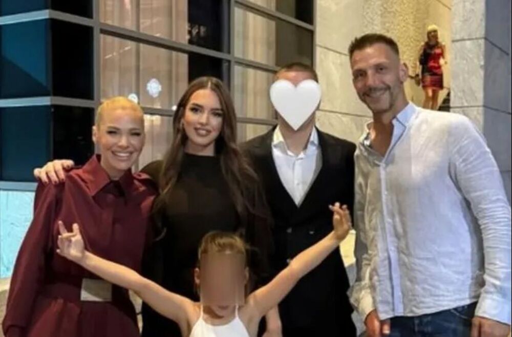 Bivši supružnici slave ćerkinu diplomu