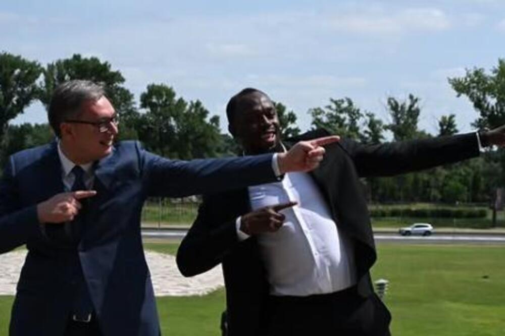 Susret obeležila čuvena "munja": Vučić i Bolt u pozi o kojoj je pričao svet (FOTO)