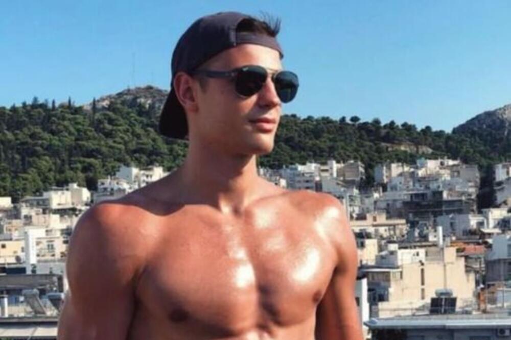 NIKAD SE VIŠE NIJE JAVIO! JELENA KARLEUŠA RASKINULA SA KOŠARKAŠEM! Ostavio je sa samo 1 rečenicom