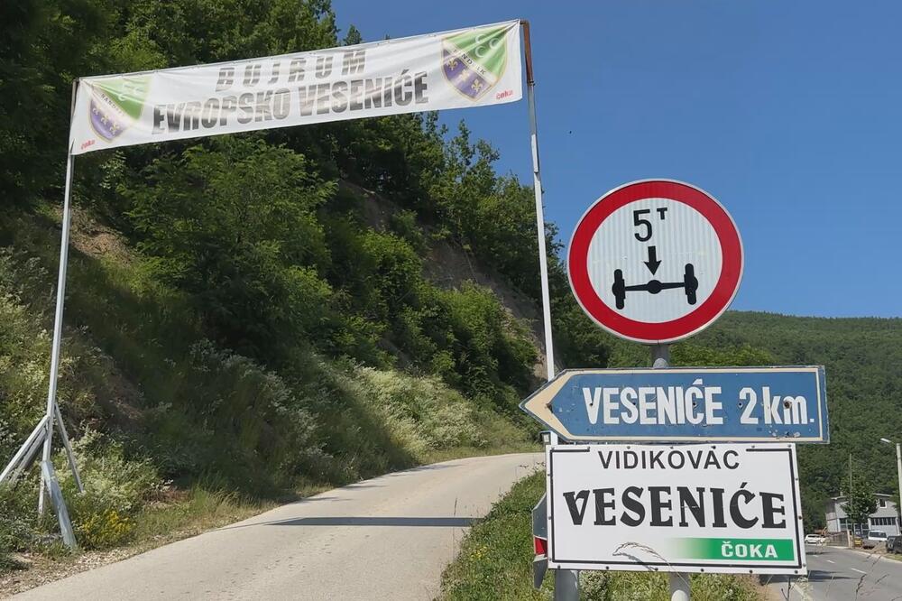 Semir uz pomoć komšija uredio selo kao da je mala Švajcarska: Neverovatna priča iz Tutina, a tek kako ga zovu! FOTO