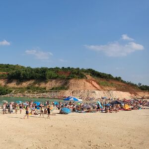 Na svega sat vremena od Beograda krije se srpsko "more"! Tirkizna boja vode, divlje plaže, a jedno je baš posebno