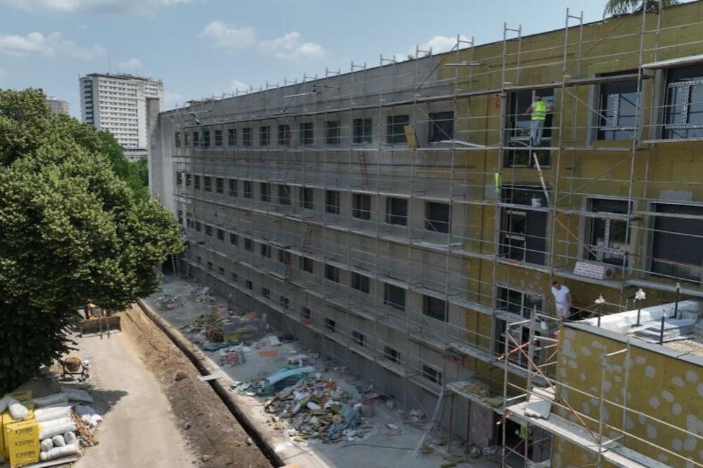 REKONSTRUKCIJA OŠ „OSLOBODIOCI BEOGRADA”, TRGOVAČKE ŠKOLE I SPORTSKE GIMNAZIJE: Radovi na obnovi objekata