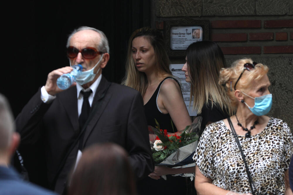Poslednji pozdrav ćerki! Srbe je slomila Isidorina smrt, a slike oca Dimitrija sa sahrane su tek razorile narod