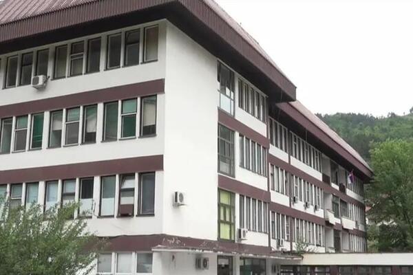 UŽAS U BOLNICI U PRIJEDORU! Dečak (8) PREMINUO, uzrok smrti se JOŠ NE ZNA, hospitalizovan na Đurđevdan!