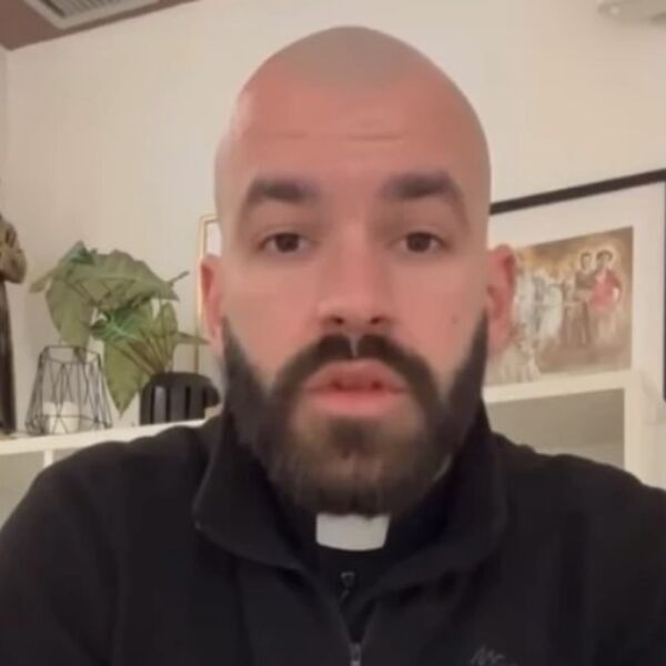 "Većina preljuba se dešava dok je žena trudna, mnoge su same krive": Nacija u šoku zbog sveštenika Mirka!