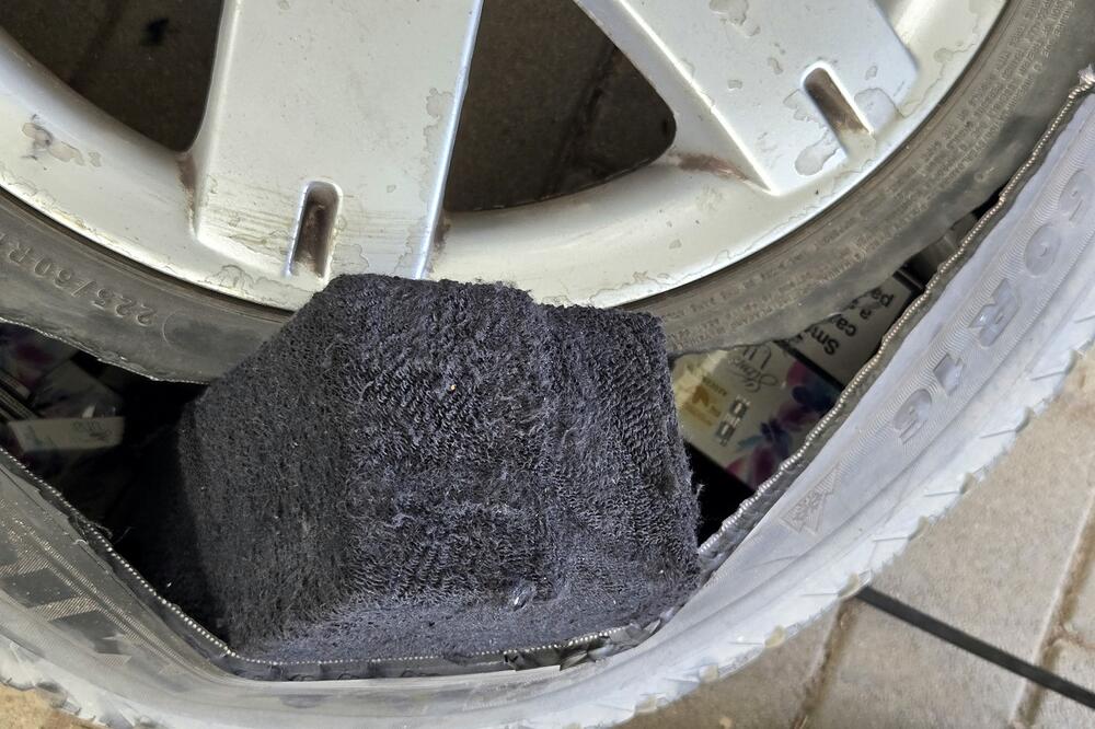 Ovako nešto nema ni u filmovima: Carinici na prelazu Bački Vinogradi šokirani, u gume auta spakovali OVO