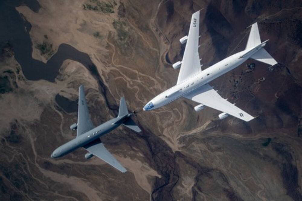 Amerika, Avion