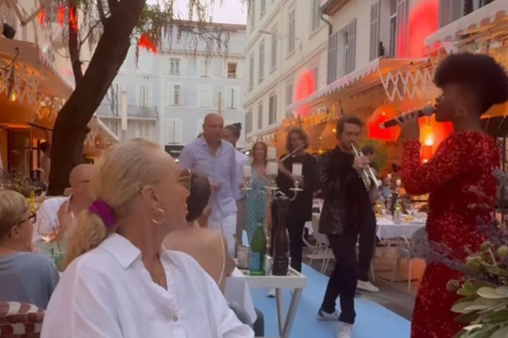 Lepa Brena živi kao kraljica! Kad vidite gde je i šta radi neće vam biti dobro - žena sve sama stekla i sad troši